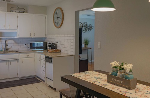 St. Petersburg - Clearwater House | Charming 3-bedroom house with WiFi, AC in brilliant St. Petersburg