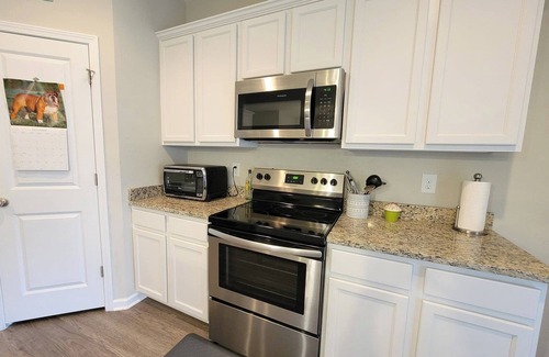 West Columbia House | Charming 3-bedroom house with backyard and 2-car garage