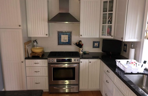 Chatham House | Charming 3 bedroom 2.5 bath sleeps 6 - Walk to Town & Oyster Pond