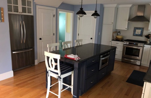 Chatham House | Charming 3 bedroom 2.5 bath sleeps 6 - Walk to Town & Oyster Pond