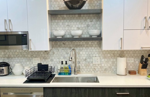 Oak Park Apartment | Charming 3-bedroom 2-bathroom loft in Oak Park
