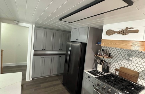 Morrow House | Charming 3 bedroom 2 bath house with 2 car garage, WiFi and AC in Morrow.
