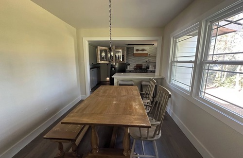 Morrow House | Charming 3 bedroom 2 bath house with 2 car garage, WiFi and AC in Morrow.