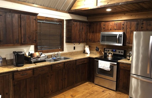 Sardis Cabin | Charming 3 Bedroom 2 Bath Cabin near Sardis Lake