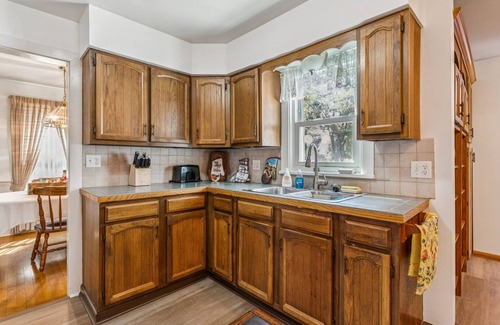 Tiffin House | Charming 3-bedroom/2 bath house in Tiffin with private and picturesque backdrop