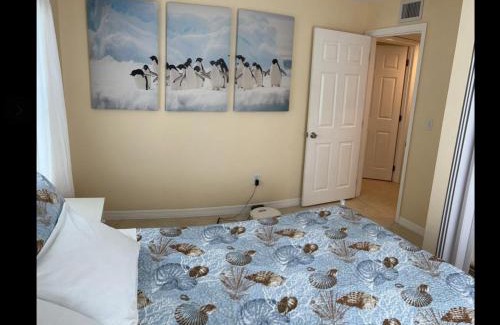 South Venice Villa | Charming 3 Bedroom 2 Bathroom and a lanai