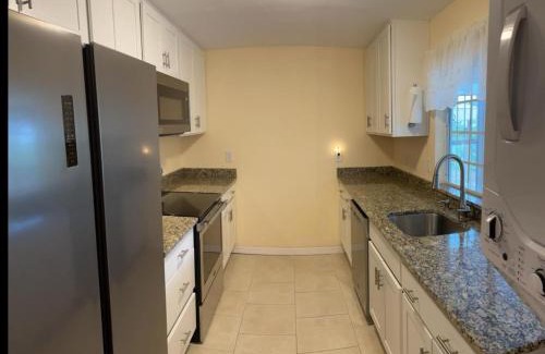 South Venice Villa | Charming 3 Bedroom 2 Bathroom and a lanai