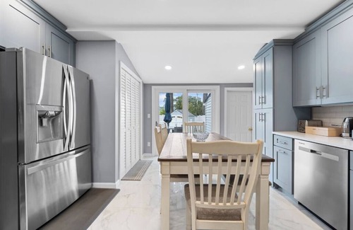 East Massapequa Apartment | Charming 3-bedroom 2-bath apartment with AC, WiFi in fabulous Amityville