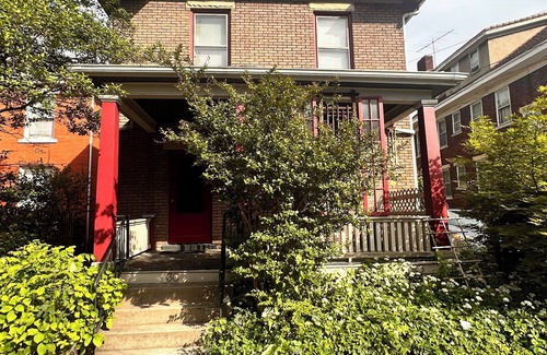 Charleston House | Charming 3-bedroom 2-bathroom house 1/2 block from river East End Charleston, WV