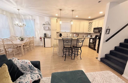 Gold Coast Condo | Charming 3-bedroom 2 bath , 1st floor condo on 23rd & Asbury