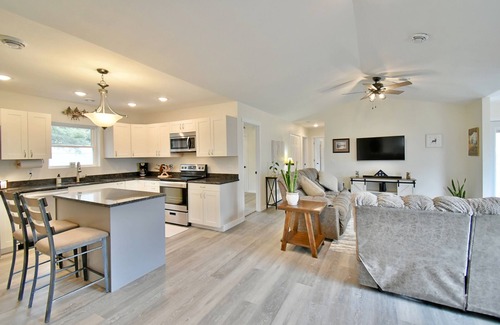 Pine River House | Charming 3-bedroom 2-bath house on Paul Bunyan State Trail in Pine River.