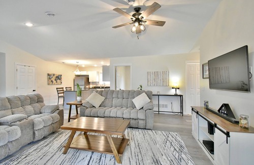 Pine River House | Charming 3-bedroom 2-bath house on Paul Bunyan State Trail in Pine River.