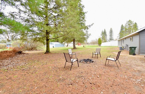 Pine River House | Charming 3-bedroom 2-bath house on Paul Bunyan State Trail in Pine River.