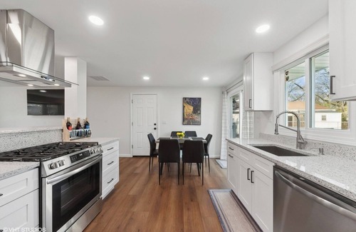 Wasco House | Charming 3-bedroom/2 Bath Single Family Home/Schaumburg
