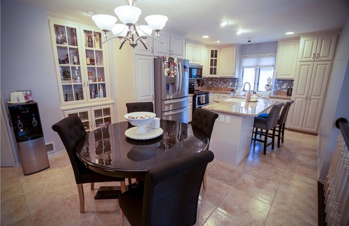 Bellevue House | Charming 3-bedroom 4 bath house in serene Green Bay with WiFi,AC