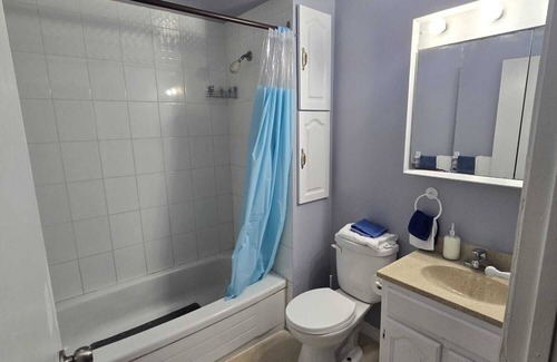 Brampton House | Charming 3 bedroom apartment close to Pearson Airport and all amenities
