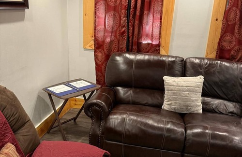 Glassport Apartment | Charming 3-bedroom apartment with AC, WiFi in Glassport, PA