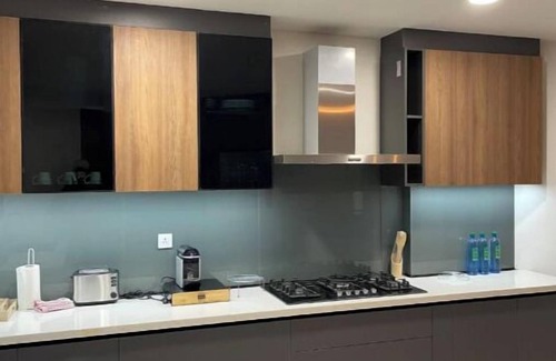 Yof Apartment | Charming 3-Bedroom Apartment