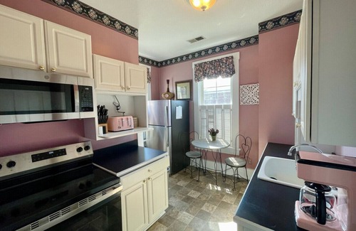 Marietta Condo | Charming 3-Bedroom Apartment Near Historic Downtown Marietta