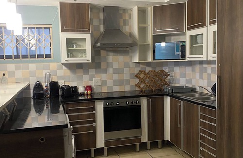 Margate Apartment | Charming 3-bedroom apartment with WiFi in Margate