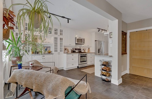 Barrie House | Charming 3-Bedroom Barrie House with patio & Backyard