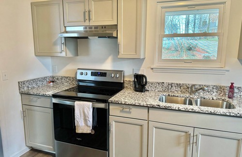 Toddville Road House | Charming 3-bedroom bungalow near Uptown Charlotte!