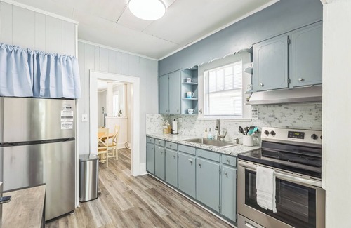 South Pensacola House | Charming 3-bedroom Bungalow & Game Room in downtown Pensacola!