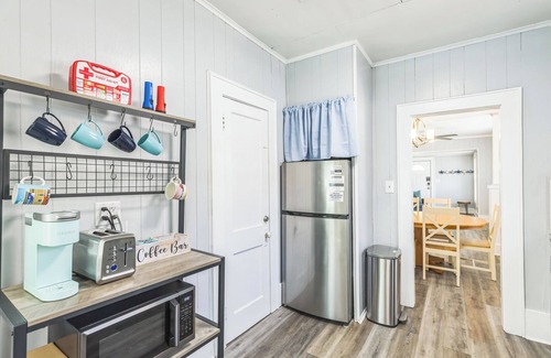 South Pensacola House | Charming 3-bedroom Bungalow & Game Room in downtown Pensacola!