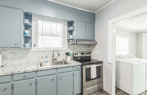 South Pensacola House | Charming 3-bedroom Bungalow & Game Room in downtown Pensacola!