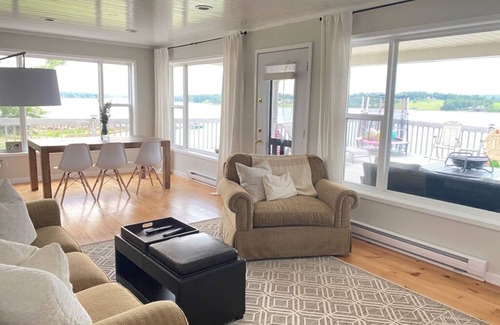 Clinton Cottage | Charming 3-bedroom cottage in serene New London with AC, WiFi