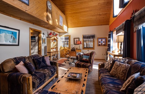 Angel Fire Cabin | Charming 3-bedroom cabin with WiFi in Angel Fire