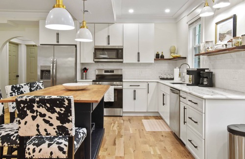 Berryville Cottage | Charming 3-bedroom cottage in farm & wine country