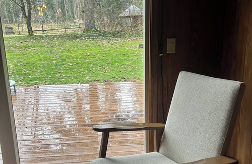 Blue River Cabin | Charming 3-bedroom cabin on Dearborn Island with WiFi, AC, Hot Tub