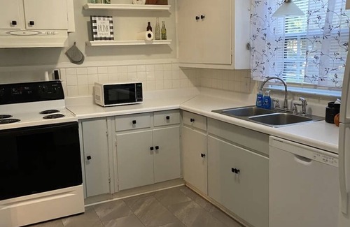 High Point Cottage | Charming 3-bedroom cottage centrally located to enjoy High Point.