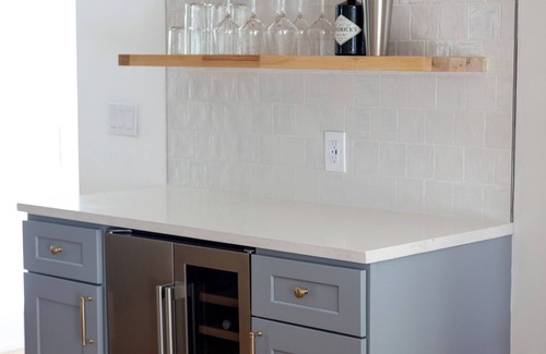 Lagoon Heights Cottage | Charming 3-bedroom cottage in Oak Bluffs with AC, WiFi