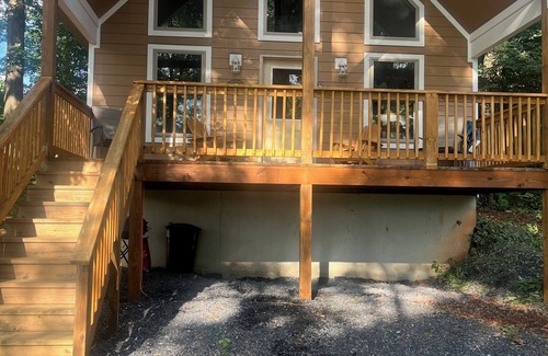 Rileyville Cabin | Charming 3-bedroom cabin with WiFi and AC in Rileyville. Mtn and river views.