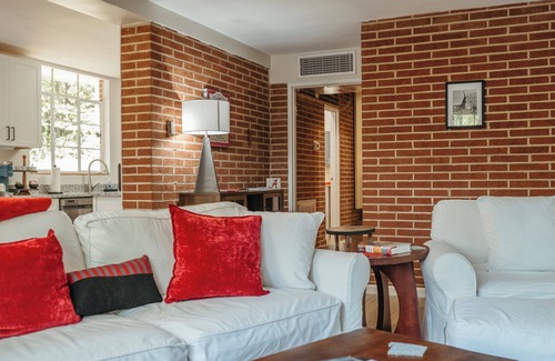 Tuscaloosa House | Charming 3 Bedroom Cottage, located minutes away from the University of Alabama.