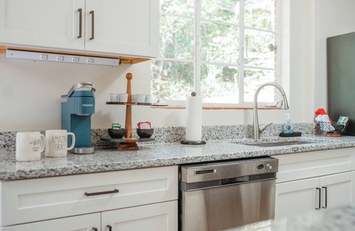 Tuscaloosa House | Charming 3 Bedroom Cottage, located minutes away from the University of Alabama.