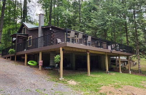 Antes Fort Cabin | Charming 3-bedroom cabin with WiFi, AC in tranquil Waterville