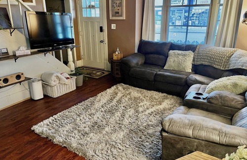 Birch Hills House | Charming 3-bedroom accommodation with WiFi, AC in Birch Hills Saskatchewan.n