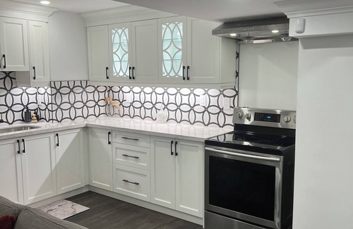 Erin Mills House | Charming 3-bedroom space in awesome Mississauga with AC, WiFi heated driveway