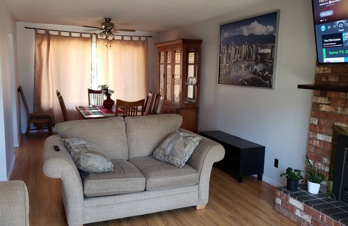 Pitt Meadows Villa | Charming 3 bedroom bungalow with fenced yard and RV + 3 vehicle parking