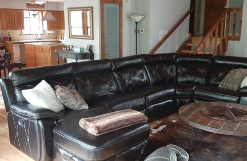 La Grange Cabin | Charming 3-bedroom cabin with WiFi, AC in serene La Grange