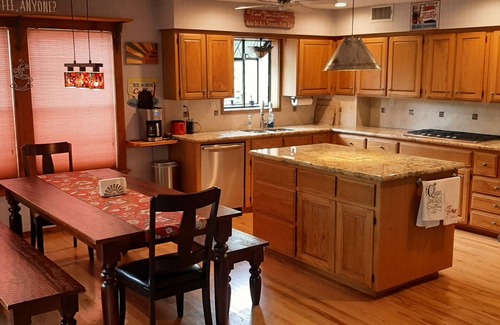 La Grange Cabin | Charming 3-bedroom cabin with WiFi, AC in serene La Grange