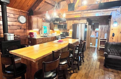 Long Eddy Cabin | Charming 3-bedroom cabin with AC and WiFi in Long Eddy.