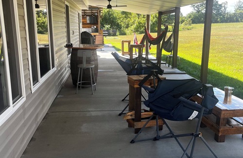 Theodosia Cabin | Charming 3-bedroom cabin in wonderful Theodosia with Tiki Bar