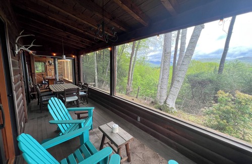 Bearsville Cabin | Charming 3 Bedroom Cabin with Mountain Views in Woodstock