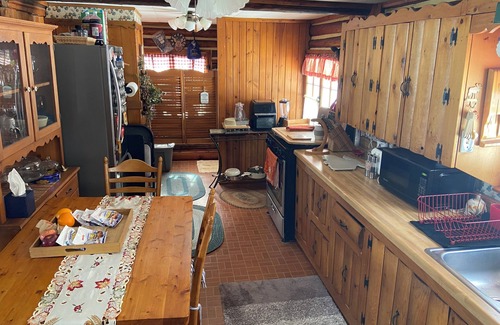 Au Train Cabin | Charming 3-bedroom cabin in enchanting Au Train with WiFi
