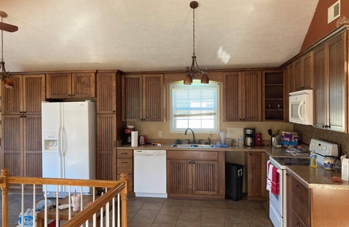 Counce House | Charming 3-bedroom cabin with AC, WiFi near Savannah river. Picwick campground