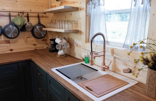 Stockton Cabin | Charming 3-bedroom cabin in wonderful Stockton with AC